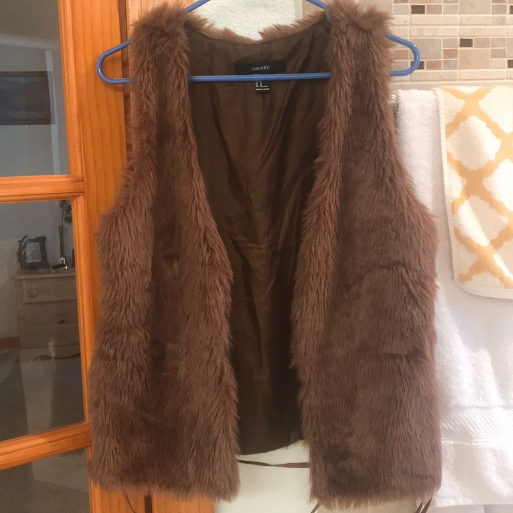❤️NEW FOREVER 21 FUR VEST ❤️
